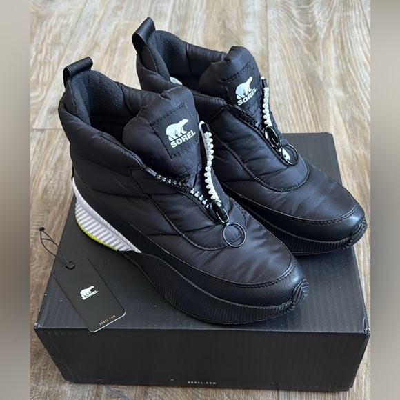 Sorel Out N About III Puffy Zip Ankle Boots - Picture 2 of 12